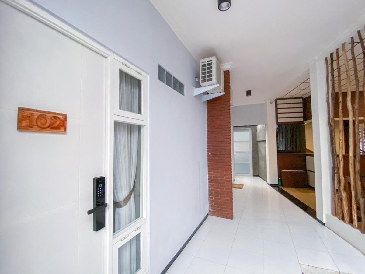 Reddoorz Syariah At Mitra Guest House Malang Exterior photo