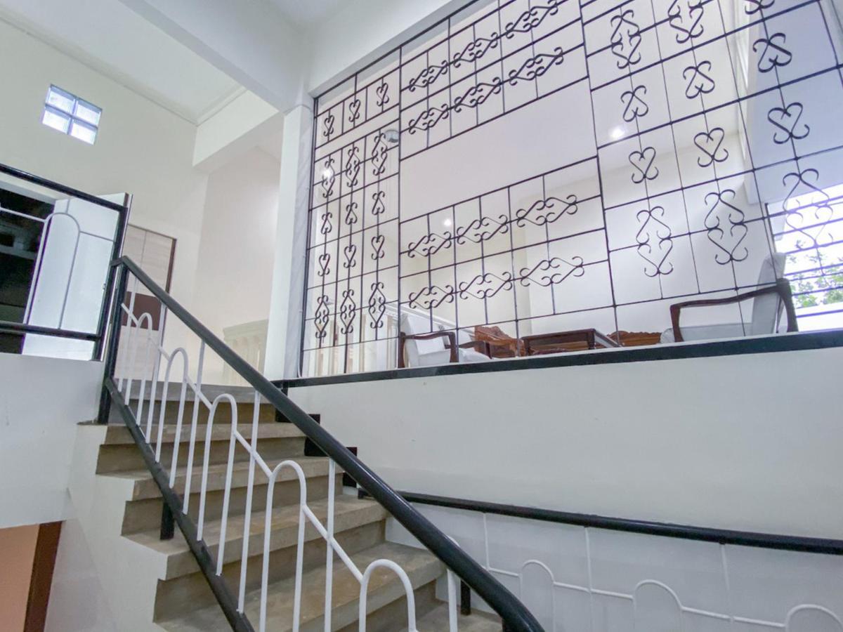 Reddoorz Syariah At Mitra Guest House Malang Exterior photo